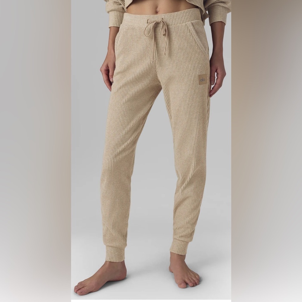 ALO Muse Sweatpants ribbed knit super soft L gravel